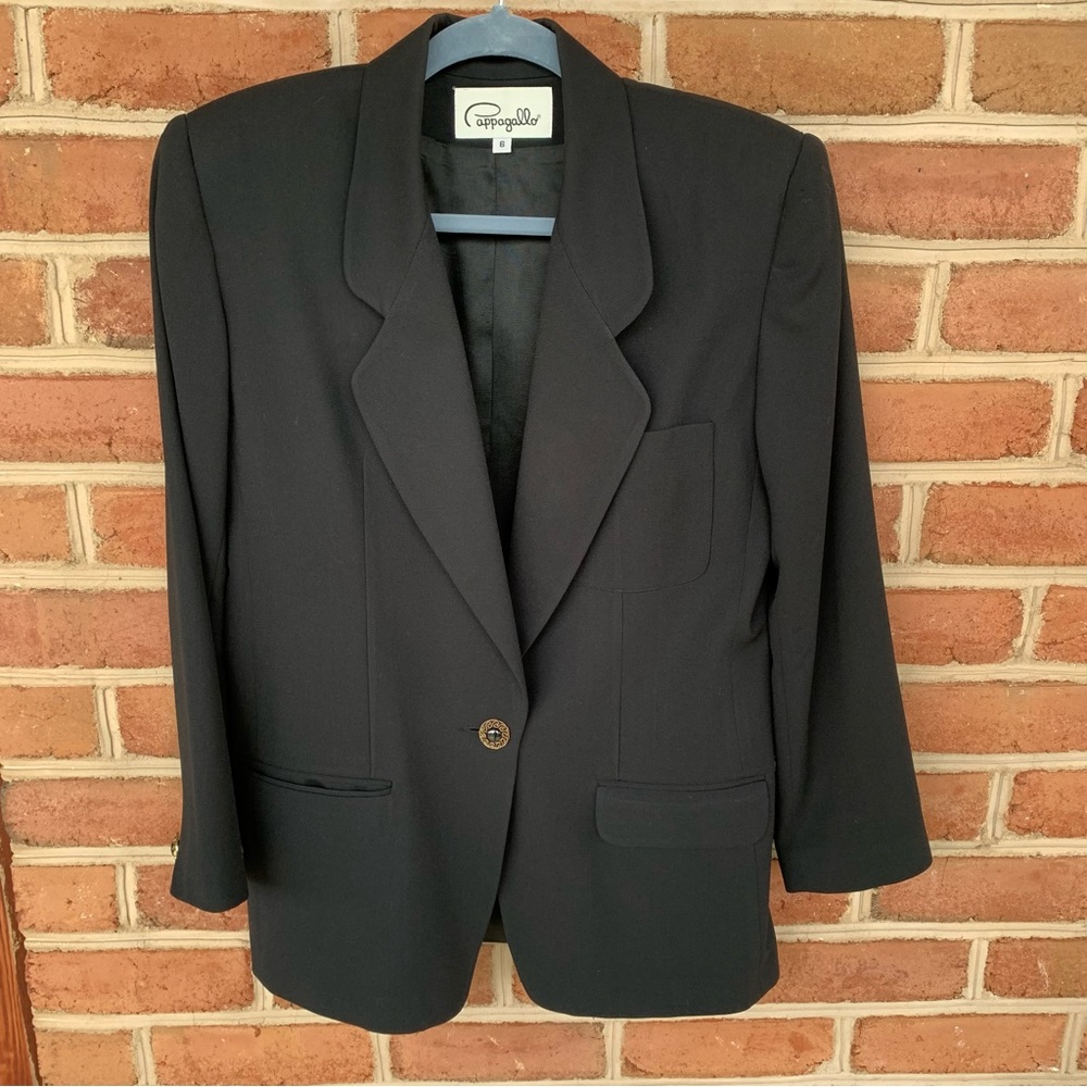 Beautiful eye-catching black designer suit jacket/blazer/overcoat.  size 6